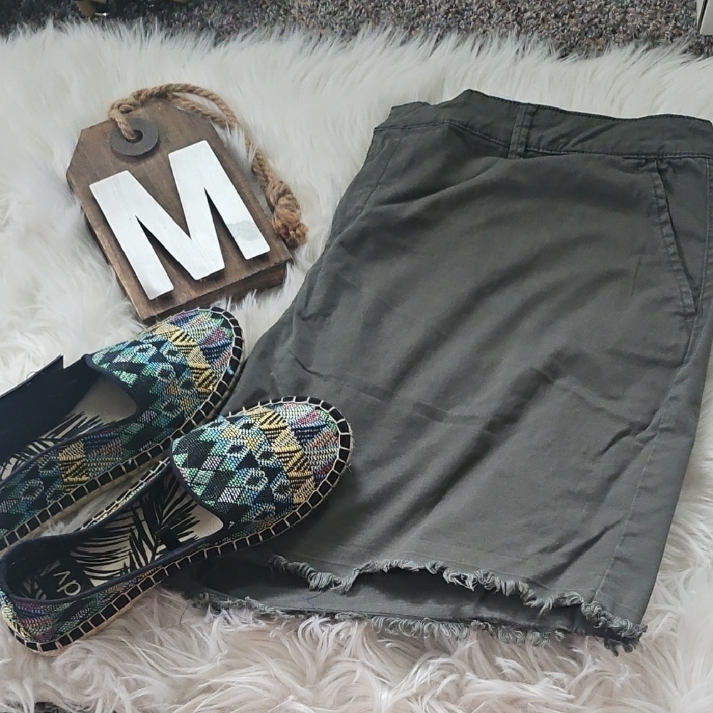 Style & Co. Olive Green Raw Hem Shorts with 6.5" Inseam